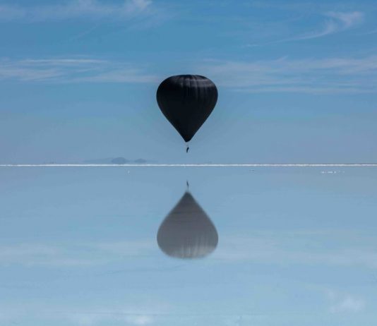 Tomás Saraceno batte sei Guinness dei primati con la sua mongolfiera La mongolfiera da record di Saraceno