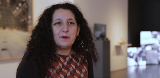 Biennale di Venezia: Zineb Sedira per la Francia. Ma la destra non ci sta Zineb Sedira, per il padiglione Francia alla Biennale di Venezia