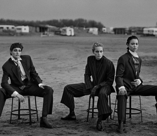Peter Lindbergh in mostra all’Armani/Silos di Milano Alexandra Carlsson, Beri Smither, Harue Miyamoto, Beauduc 1993 © Peter Lindbergh, Emporio Armani Magazine #10