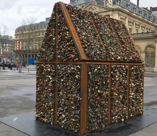 L’amore rinchiuso: 5 tonnellate di lucchetti per l’opera di Carmen Mariscal