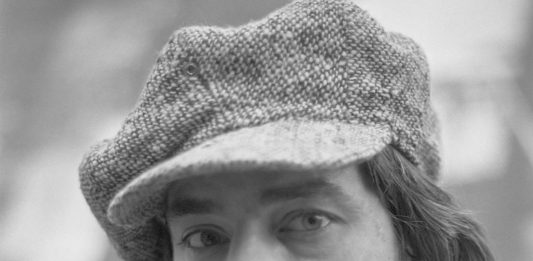 È morto Ulay, artista concettuale e compagno storico di Marina Abramovic