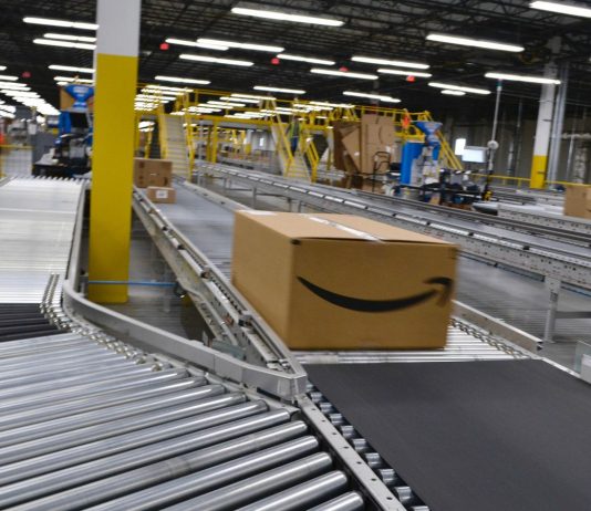 Solidarietà digitale: i servizi di Amazon e Mondadori per chi resta a casa