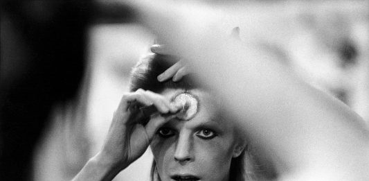 Un omaggio a David Bowie dal suo fotografo ufficiale