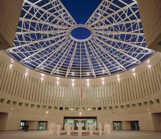 Mart: chieste le dimissioni di Vittorio Sgarbi, la lettera dei dipendenti