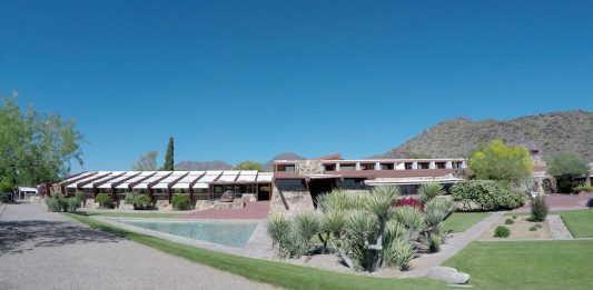 Dietrofront per la School of Taliesin di Frank Lloyd Wright: rimarrà aperta