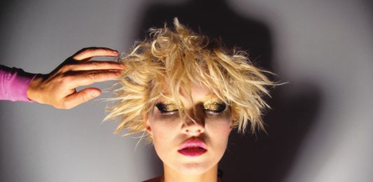 Le foto di Mick Rock in vendita per l’acquisto di mascherine