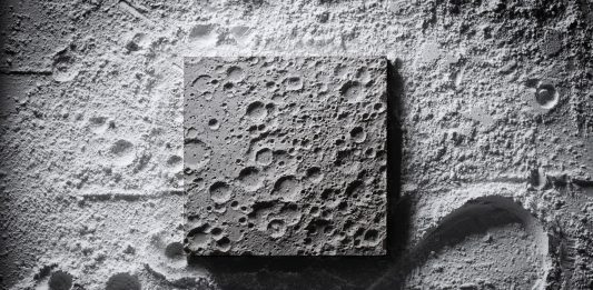 Deskspace riproduce la superficie della Luna. E la porta a casa tua