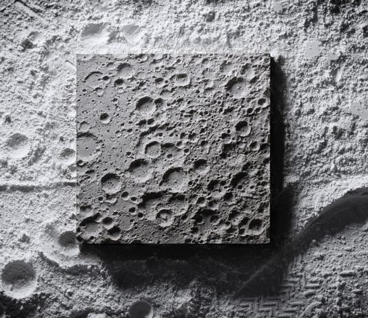 Deskspace riproduce la superficie della Luna. E la porta a casa tua