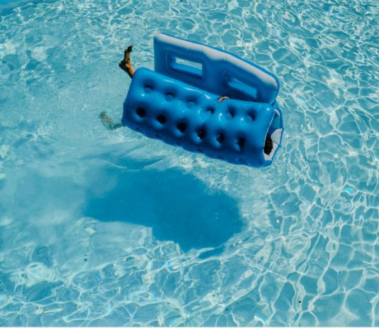 Pools: un nuovo seducente libro esplora l’estetica della piscina