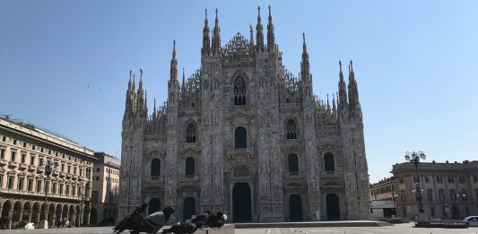 Qui Milano. Le piazze di domani, e i turisti di oggi Milano, piazza Duomo, foto di Pia Mariani