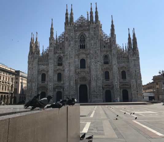Qui Milano. Le piazze di domani, e i turisti di oggi Milano, piazza Duomo, foto di Pia Mariani