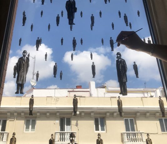 exibart.artworld: il giro del mondo dell’arte in sei notizie Tra le notizie dal mondo dell'arte di questa settimana, le singolari opere alla finestra di Pejac che hanno ispirato tutto il mondo (© Pejac)