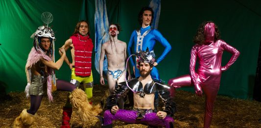 «La musica non è un lavoro»: il batterista dei Ponzio Pilates multato