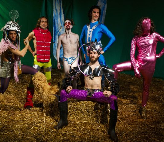 «La musica non è un lavoro»: il batterista dei Ponzio Pilates multato