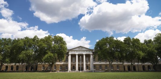 Charles Saatchi vende 100 opere della sua collezione Charles Saatchi vende