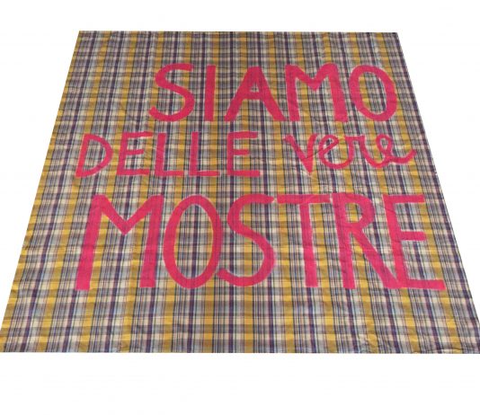 Artiste e madri, ai tempi del Covid-19: la lettera di Grossi Maglioni e Sara Basta Siamo delle vere mostre, striscione realizzato dalle artiste Sara Basta, MariaPia Picozza e Guendalina Salini in occasione della manifestazione dell'8 marzo 2019 a Roma