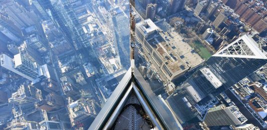 The Edge è la terrazza sospesa sul cielo di New York, per cuori saldi