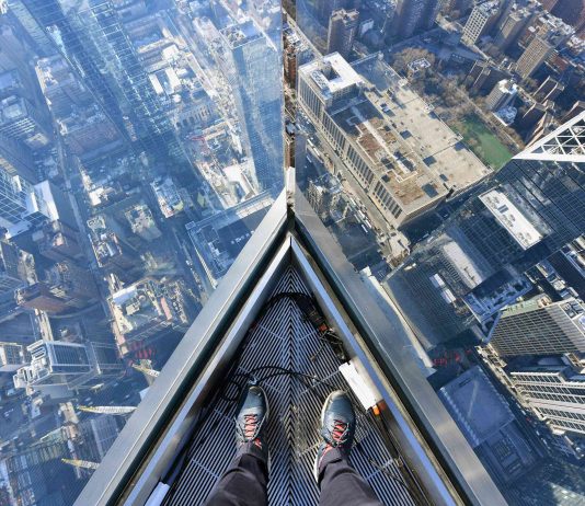 The Edge è la terrazza sospesa sul cielo di New York, per cuori saldi