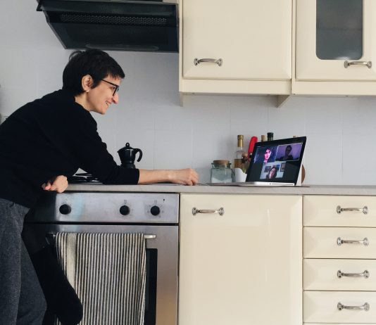 Come ritrovare la catarsi del teatro nel web? Scoprendo cosa bolle in pentola teatro online