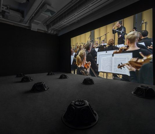 Samson Young vince il primo Sigg Prize, il premio dell’M+ di Hong Kong e Uli Sigg