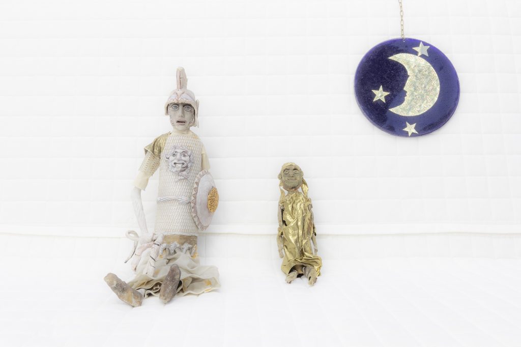 Luca Gilli, Larvatus Prodeo, Luca Gilli, Diversi cieli, Luca Gilli, Ora, Luca Gilli, Il muro, Luca Gilli, Totem apotropaico, courtesy l'artista e Paola Sosio Arte Contemporanea