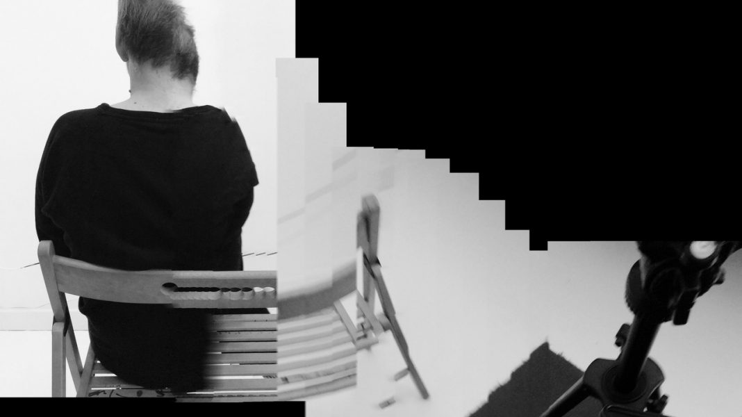 Santiago Sierra, Autorretrato en cuarentena, 2020. Photograph, lambda print on dibond, 112x200cm