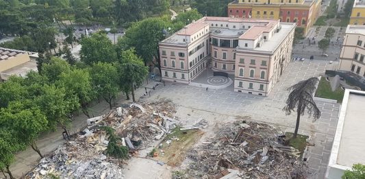 TabulaRasa ci invita a lasciare un segno sulle macerie del Teatro Kombetar di Tirana