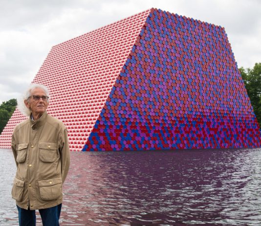 Addio a Christo: muore l’artista leggenda della Land Art. Aveva 84 anni