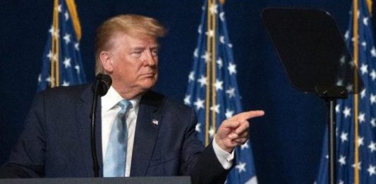 Il cameriere di New York. Un editoriale Donald Trump