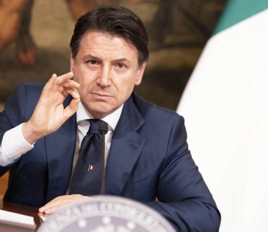 Gli artisti fanno divertire: è bufera sulle parole di Giuseppe Conte