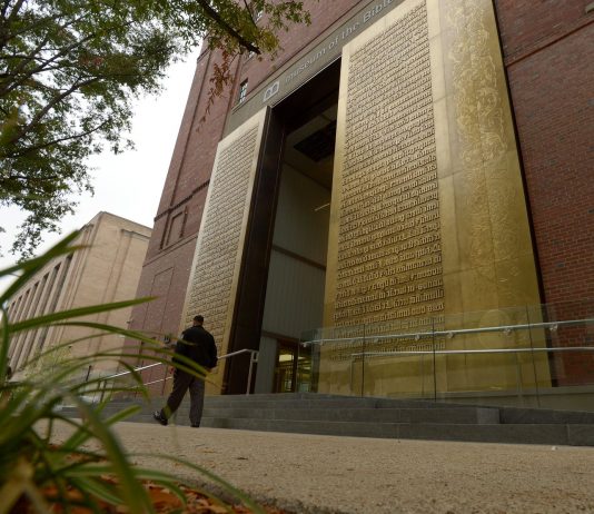 Il Museo della Bibbia fa causa a Christie’s per una vendita illegale