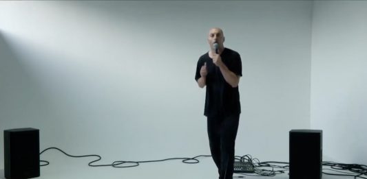 Nico, we trust you. Note a margine dopo quasi 24 ore di DOOU Nico Vascellari in un momento della performance DOOU