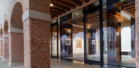 ‘Materiche’: 9 artiste al Chiostro M9 con Venice Galleries View