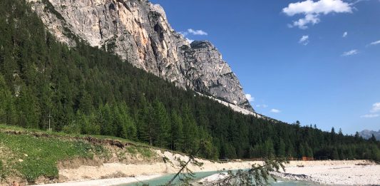 Sentieri d’arte sulle Dolomiti: la rassegna en plein air parte con tre artisti