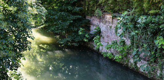 Lost and found: l’installazione di Massimo Uberti illumina Milano