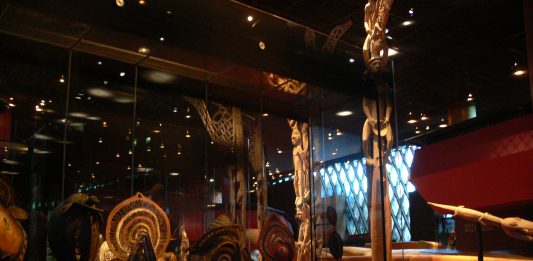 Attivisti compiono un furto al Musée Quai Branly di Parigi, contro il colonialismo