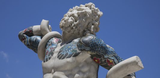 A Pietrasanta le monumentali sculture di Fabio Viale