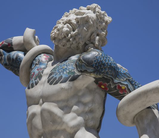 A Pietrasanta le monumentali sculture di Fabio Viale