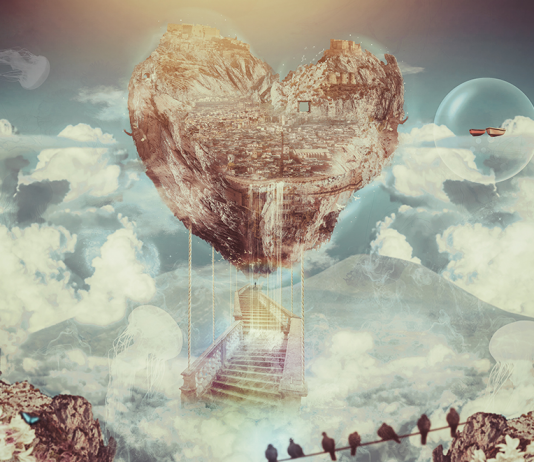 Floating Heart, il cuore fluttuante di Napoli Floating Heart, il cuore fluttuante di Napoli