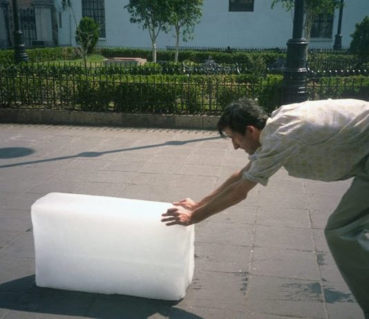 Francis Alys torna alla Biennale di Venezia, questa volta per il Belgio Francis Alys, Paradox of Praxis 1 (Sometimes Making Something Leads to Nothing)