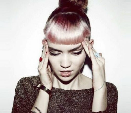 Grimes vende un pezzo della propria anima per la sua prima mostra online