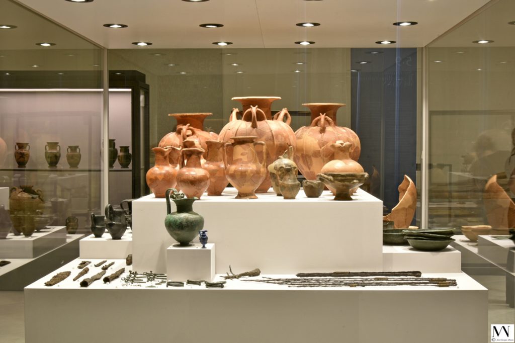 Veduta della mostra sugli etruschi al Museo Archeologico di Napoli