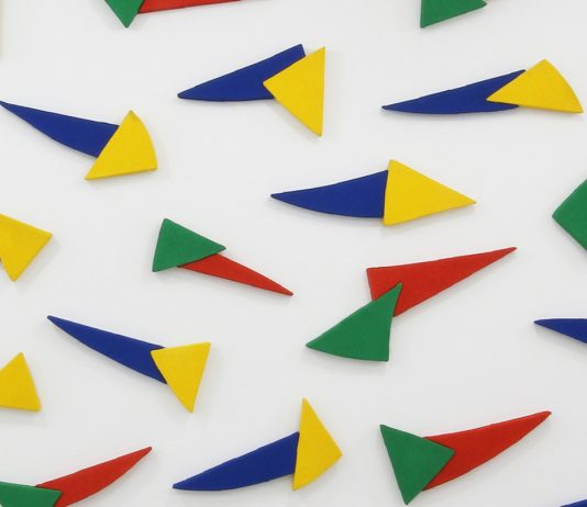 Pino Pinelli: la frammentità di una pittura senza confini Pino Pinelli, Frammentità alla Galleria A Arte Invernizzi, Milano