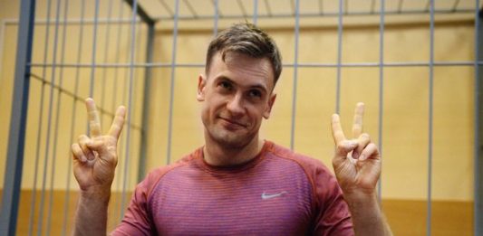 L’artista Pyotr Verzilov, attivista del gruppo Pussy Riot, è stato arrestato di nuovo
