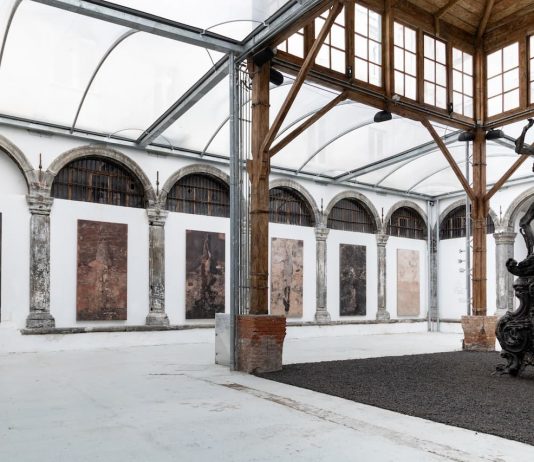 Dalla luccicanza all’ultraviolenza: Black Square di Nicola Samorì a Napoli Nicola Samorì, Black Square, ph. Danilo Donzelli