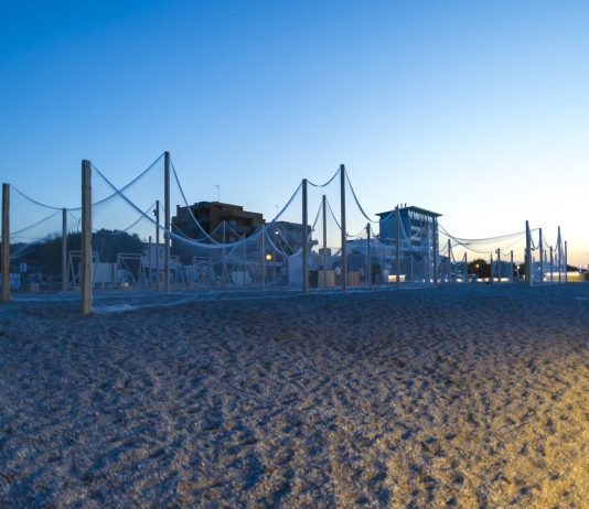 Tra la spiaggia e il web, si apre la lunga notte di Demanio Marittimo