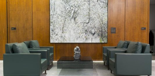 La TD Bank, una delle maggiori realtà finanziarie al mondo, amplia la sua collezione d’arte Gordon Smith, "North Shore Winter", 2013-2014, Acrylic on canvas, 78 x 96 inches. © TD Bank Group Corporate Art Collection.