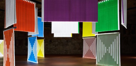 Daniel Buren alla GAMeC, con le opere in fibra ottica. Intervista all’artista Buren Bergamo