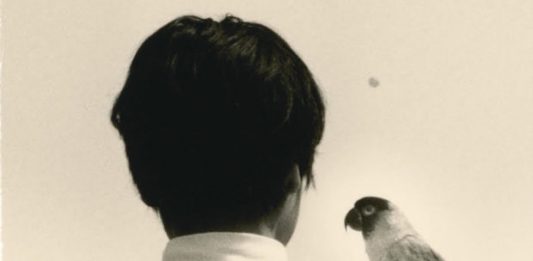 xbooks #3. Di spalle, mondo di stile e non di privacy Eleonora Marangoni, Vicevers. Il mondo visto di spalle, Johan & Levi, 2020