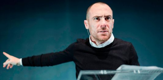 Elio Germano: fiducia e segnali d’allarme Elio Germano